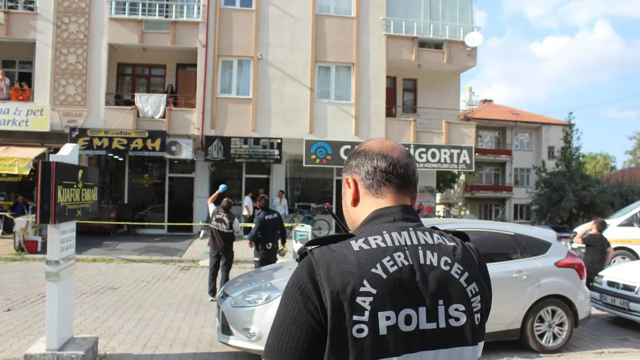 Aksaray’da Balkonda Çay İçerken Düşen Adam Ağır Yaralandı