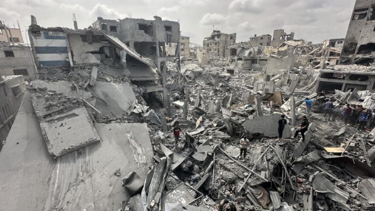 Soykırım Gazze'de İsrail saldırıları, 8 kadın ve 14 Filistinli öldü