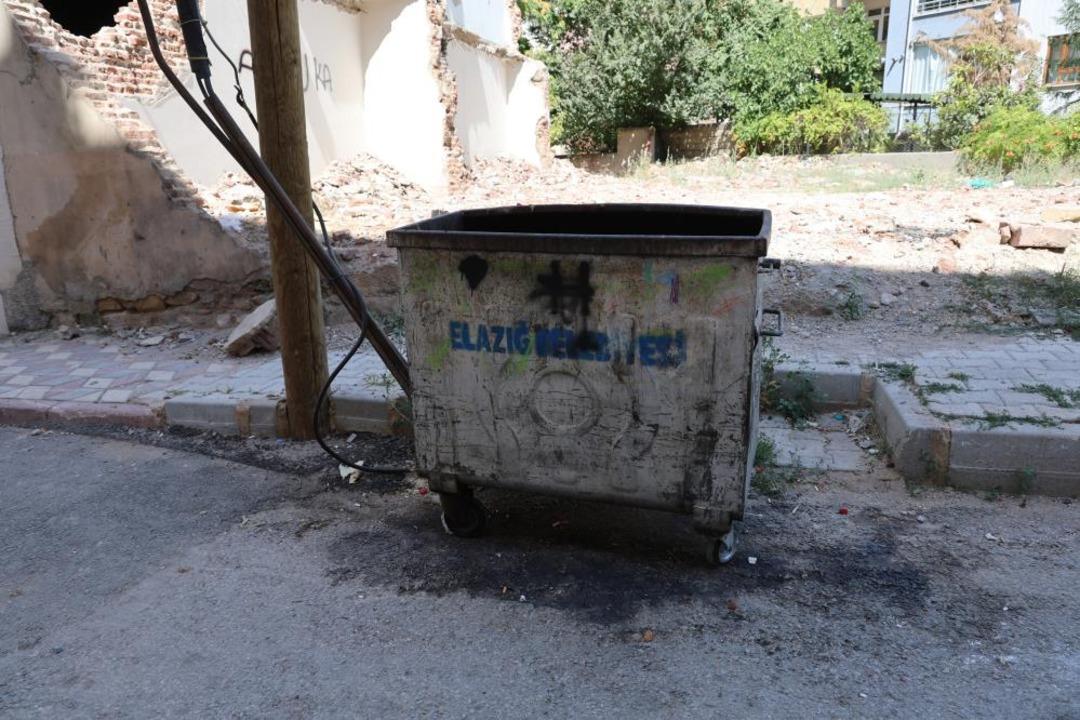 Çok vicdansız! Bebeğini çöp kabına attı ve onu ölümüne bıraktı ... 