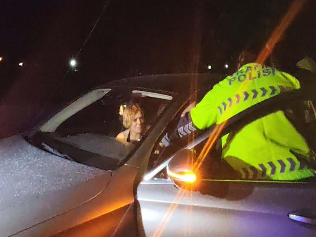 Alkollü sürücüye polis testi! İçlerinden biri şöyle dedi: 